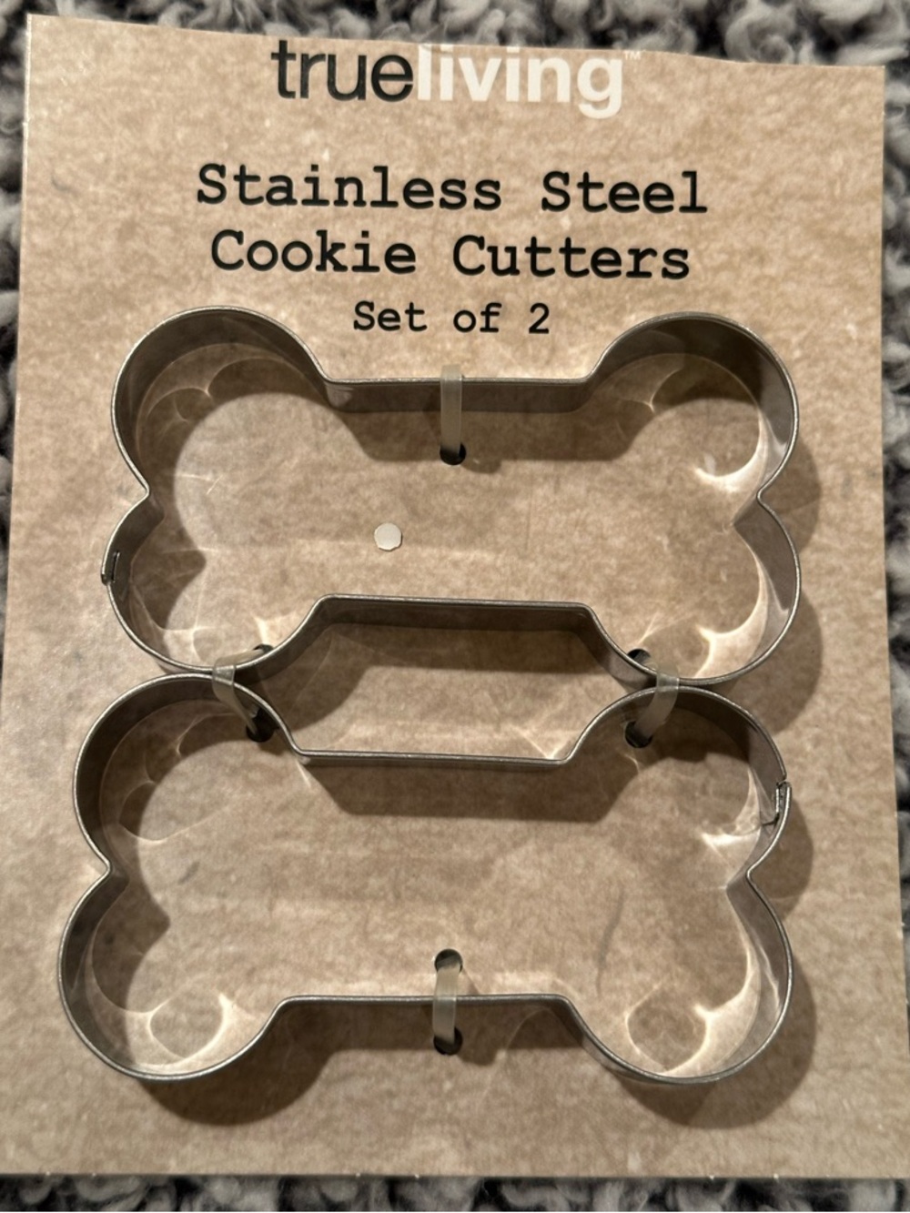 🌸 $3 if bundled - True Living Stainless Steel Set of 2 Bone Cookie Cutters - NWT